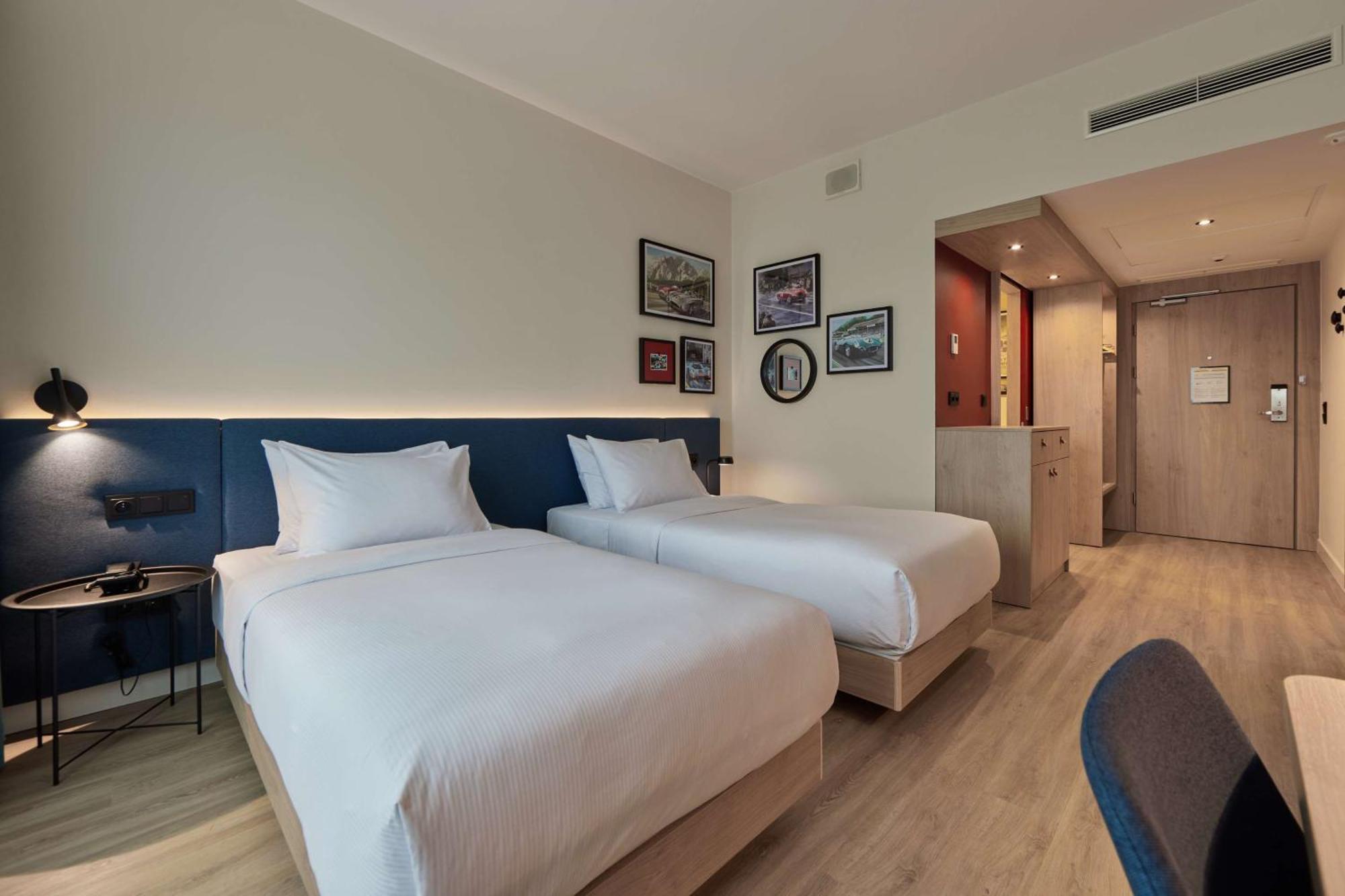 Hampton By Hilton Poznan Swarzedz Hotel Bagian luar foto