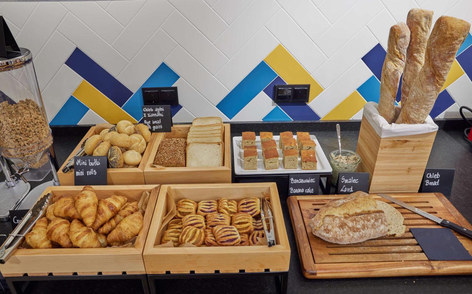 Hampton By Hilton Poznan Swarzedz Hotel Bagian luar foto