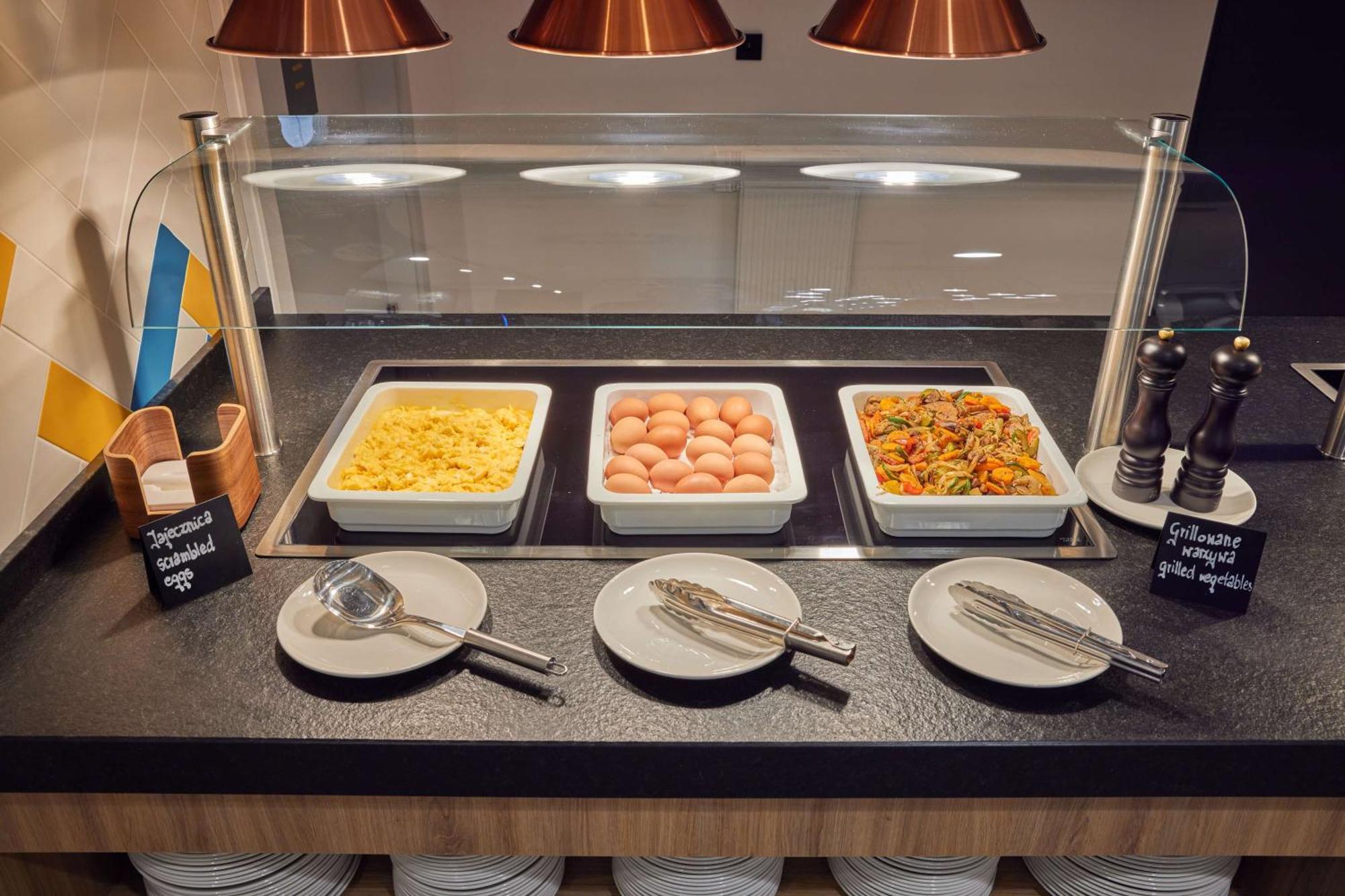 Hampton By Hilton Poznan Swarzedz Hotel Bagian luar foto