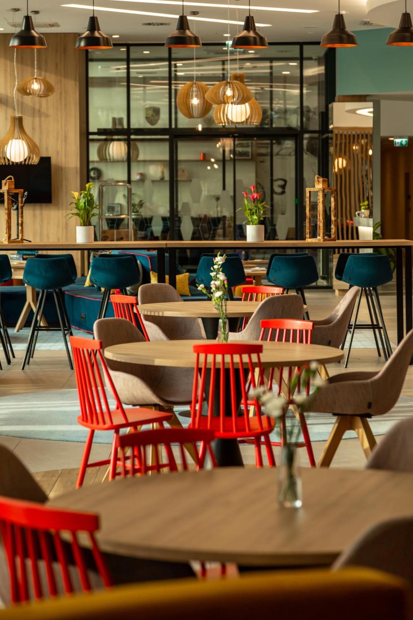 Hampton By Hilton Poznan Swarzedz Hotel Bagian luar foto