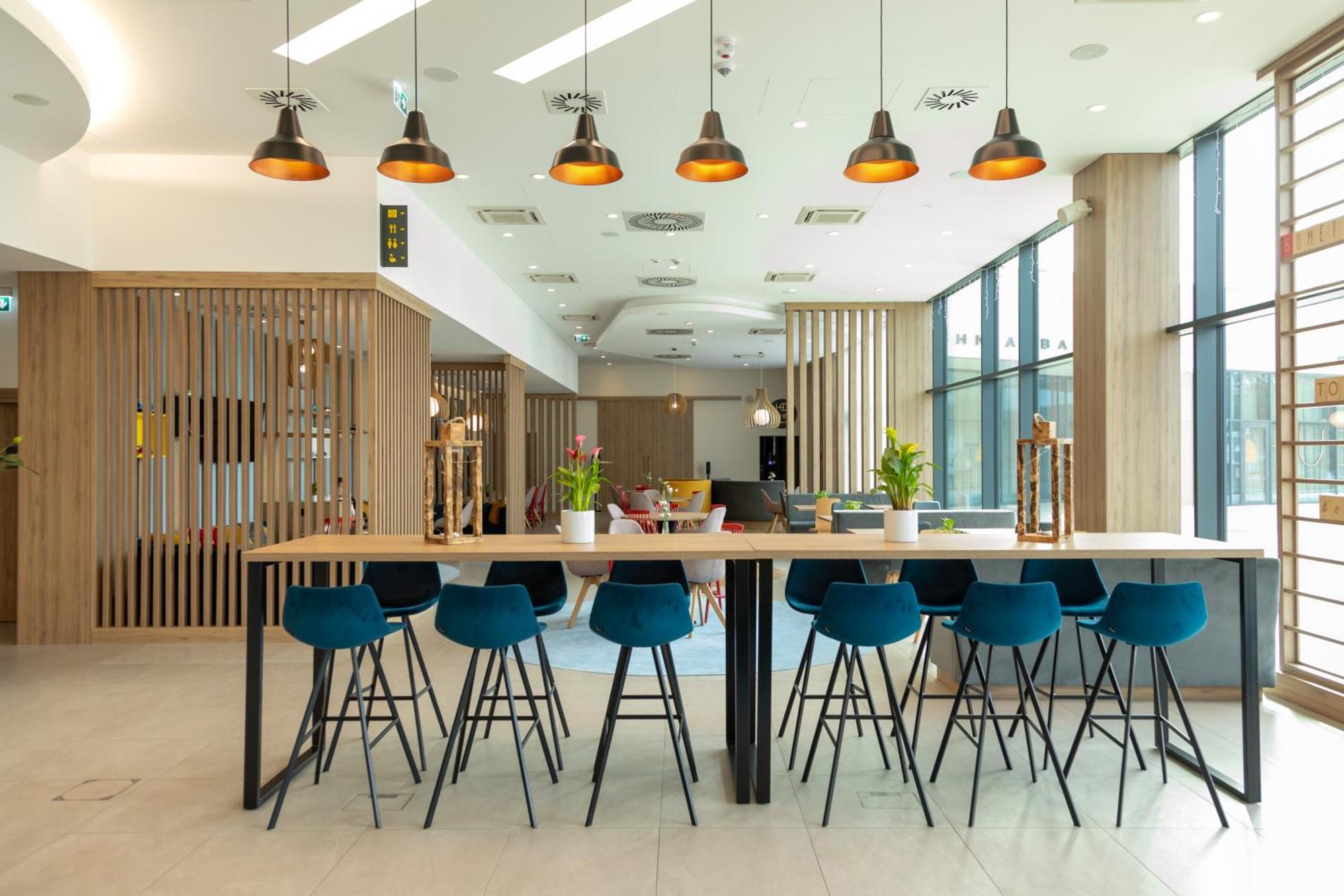 Hampton By Hilton Poznan Swarzedz Hotel Bagian luar foto