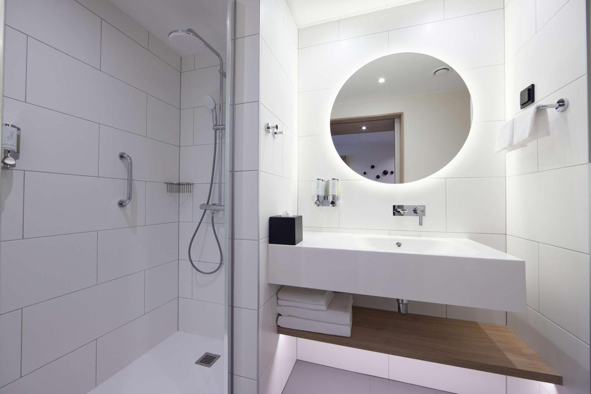 Hampton By Hilton Poznan Swarzedz Hotel Bagian luar foto